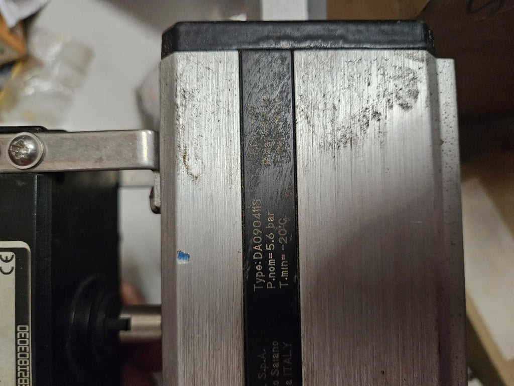 Omal DA090411S Pneumatic Rotary Actuator, Airtec KN05510-HN, P+F NBB2-V3-E2 Used