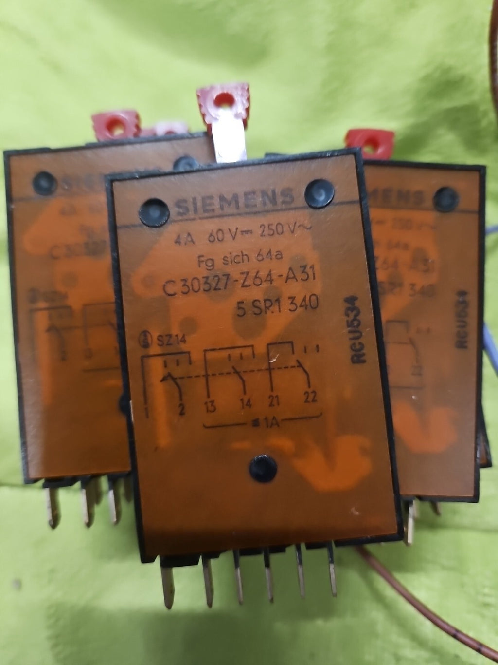 Siemens C30327-Z64-A31 Relais - 4A - 60V DC - 250V~ - 5 SR1 340