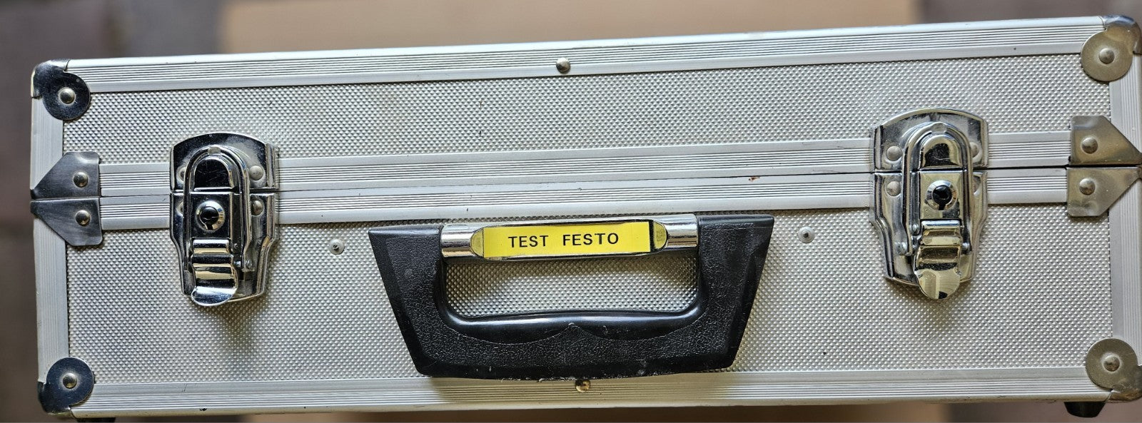 FESTO Industrial Pneumatic Calibration Test Kit Case 16 Multi-Pressure Gauges