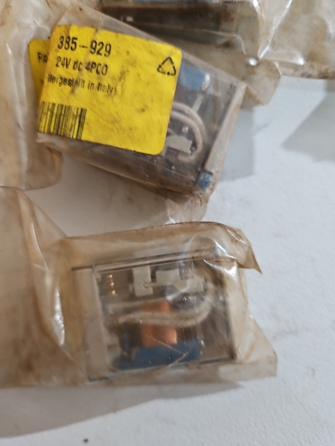 Lot Of 3 x Finder 55.34.9.024.0040.R Relais enfichable 24VDC 1W. RS: 385-929
