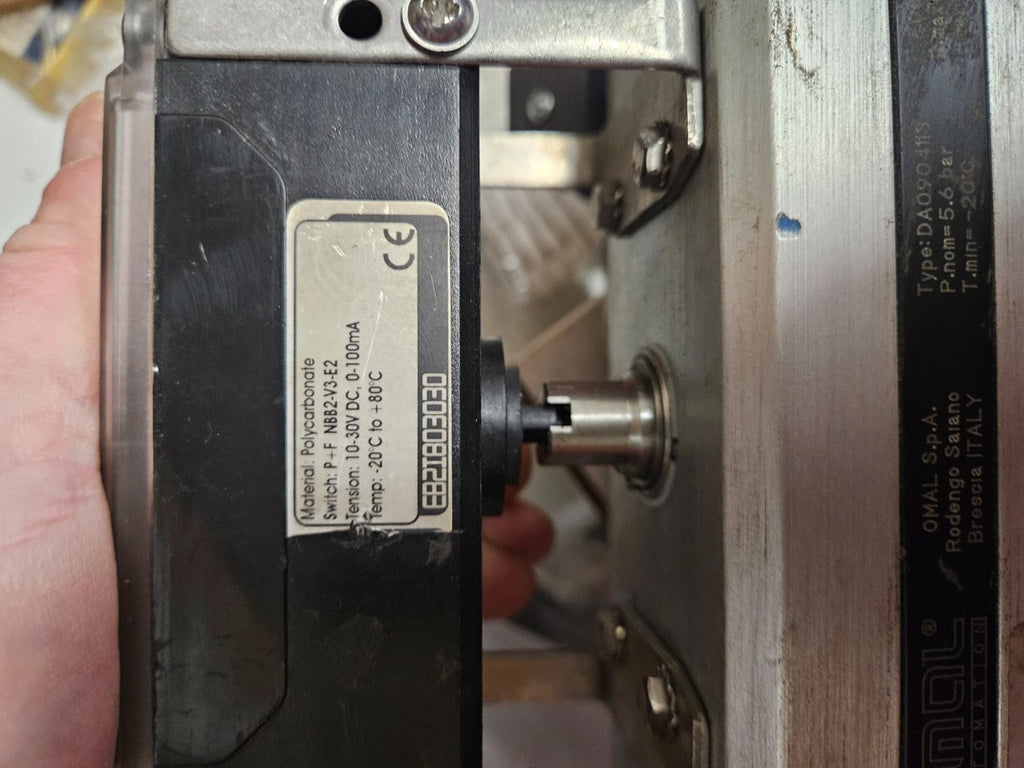 Omal DA090411S Pneumatic Rotary Actuator, Airtec KN05510-HN, P+F NBB2-V3-E2 Used