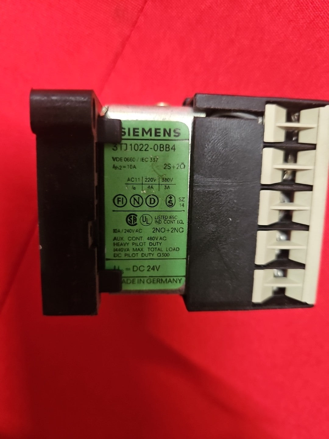 Siemens Hilfsschütz 3TJ1002-0BB4 Contactor Relay 22Z 220V AC 24V DC 10A Neu New!