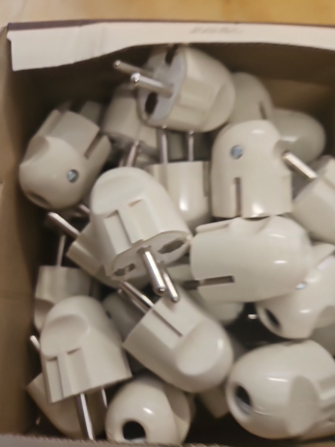 30 x Schuko Stecker bruchgeschützt weiss Merten 122427 - NEU/Ovp Unbenutzt