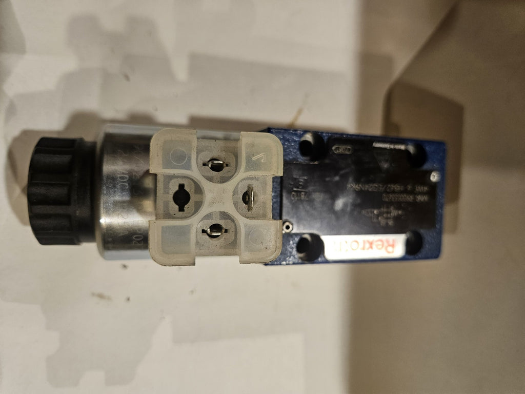 Rexroth R900553670 Wegeventil 4WE 6 HB62/EG24N9K4 mit R90021389 Neu Unused New