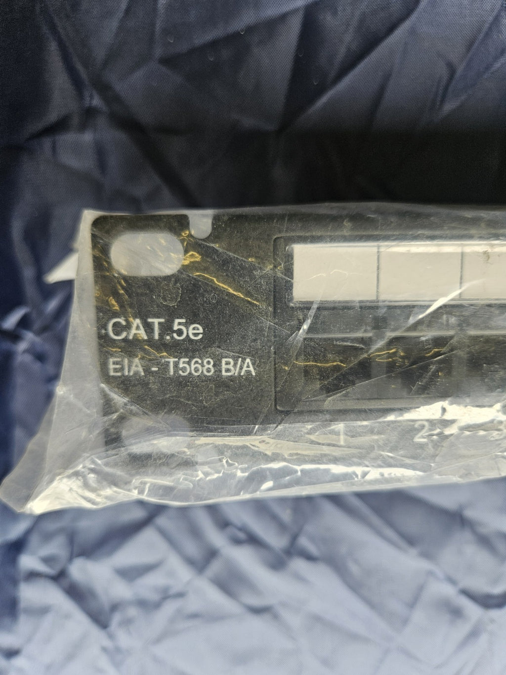 GIGAMEDIA 24-Port CAT.5e Patchpanel, 19" Rack, EIA - T568 B/ANew/Neu unused