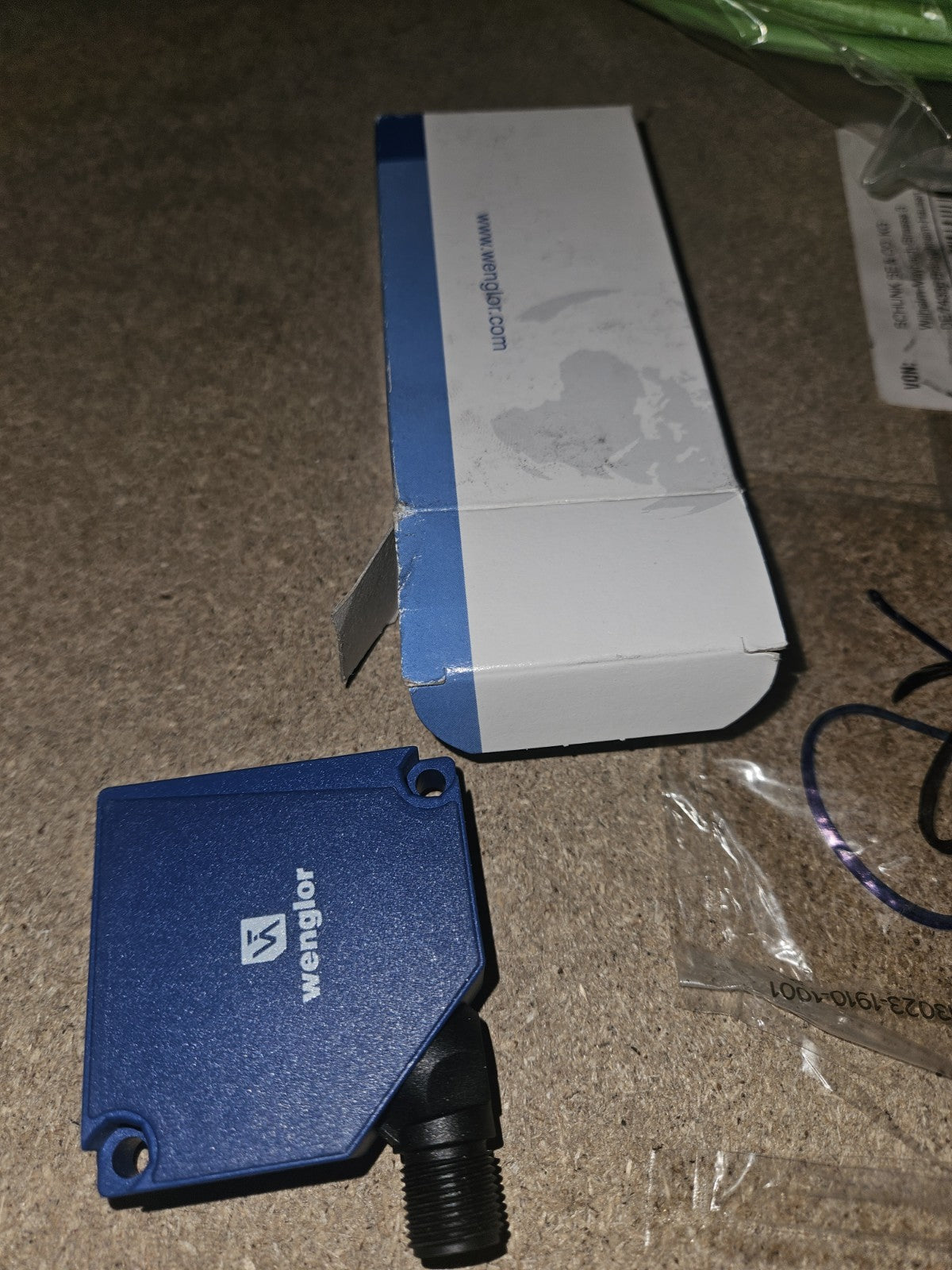 NEW WENGLOR  P1PY108, Laser Distance Sensor, 1823R/B/1305583, New In Box, Neu
