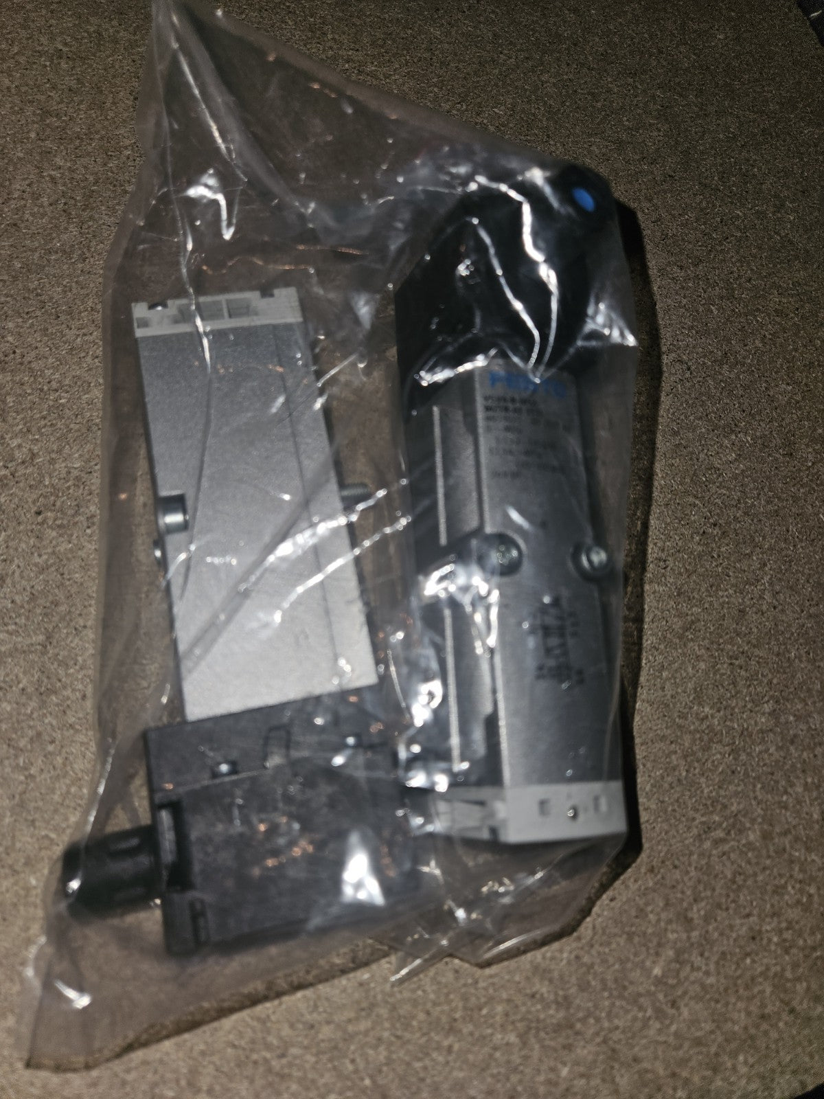 FESTO VSVA-B-M52-MZTR-A1-1T1L 8033022, Solenoid Valve, Neu New Unused sealed