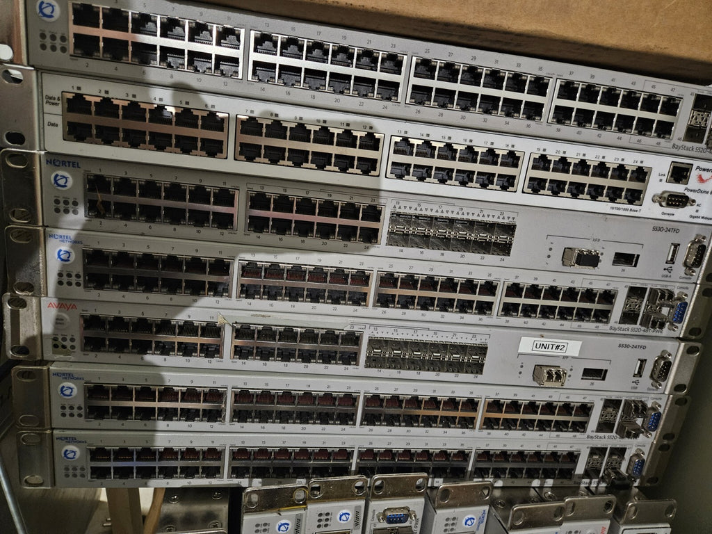 Konvolut 15x Avaya 5530-24TFD 24 und NORTEL Baystack 5520-48T PWR, fully Working
