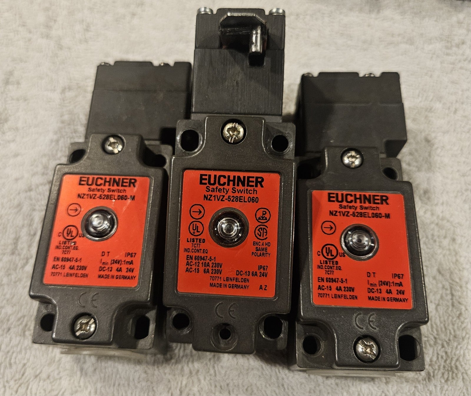 3 x Euchner Sicherheitsschalter NZ1VZ-528EL060-M, 090566 new old Stock, Unused