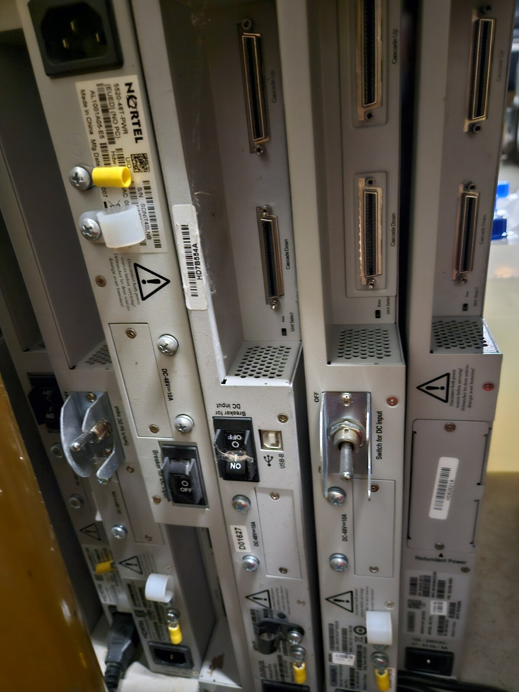 Konvolut 15x Avaya 5530-24TFD 24 und NORTEL Baystack 5520-48T PWR, fully Working