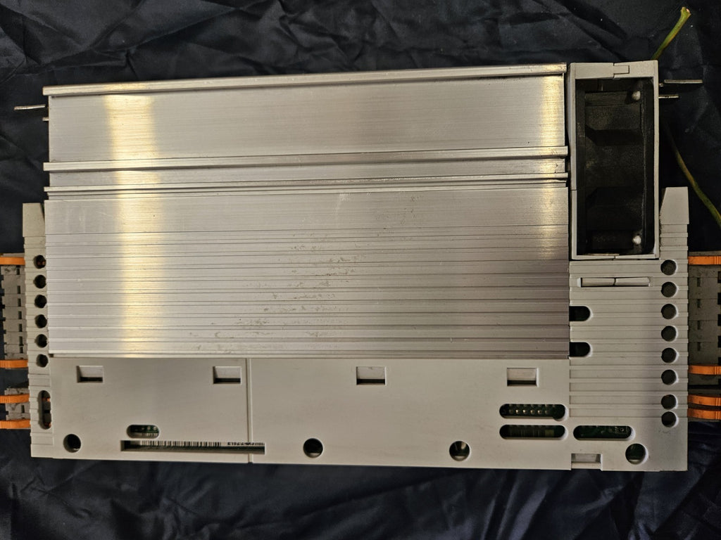 Lenze 8200 vector Inverter Frequenzumrichter E82EV152_2C000 / 1.5kW Refurbished.