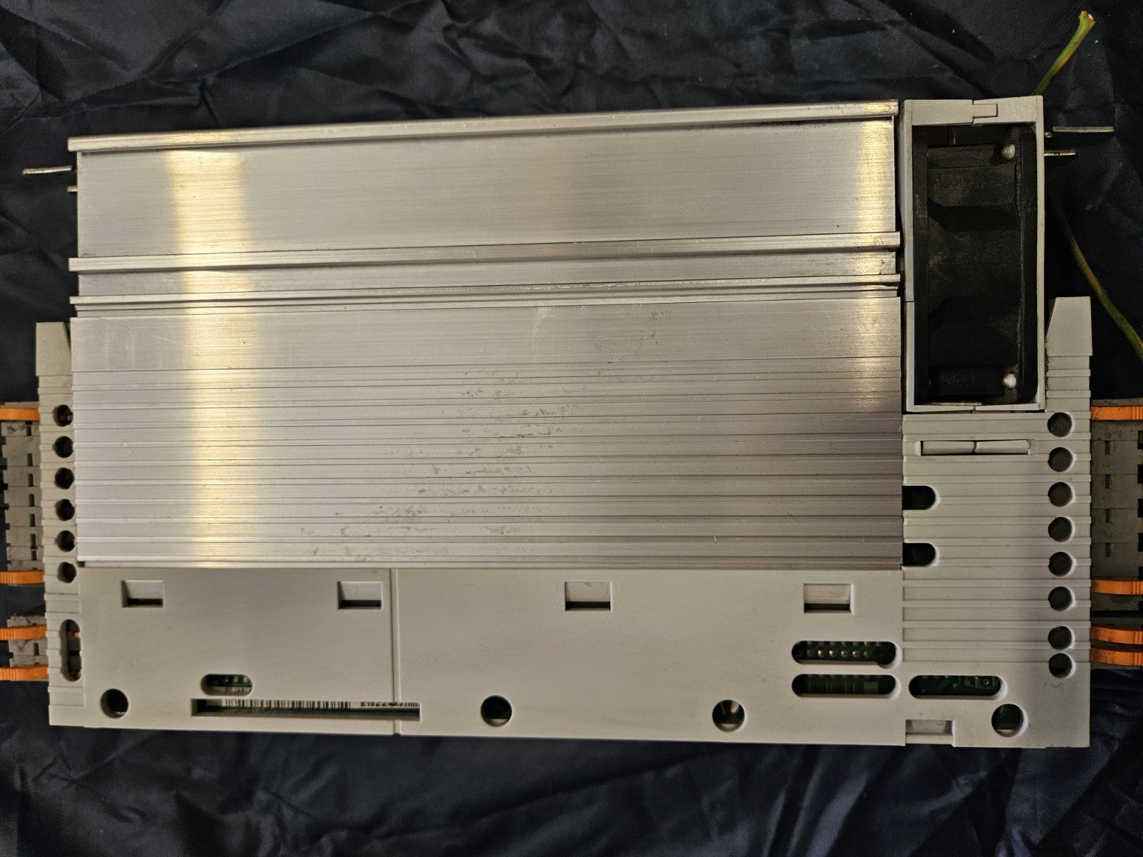 Lenze 8200 vector Inverter Frequenzumrichter E82EV152_2C000 / 1.5kW Refurbished.