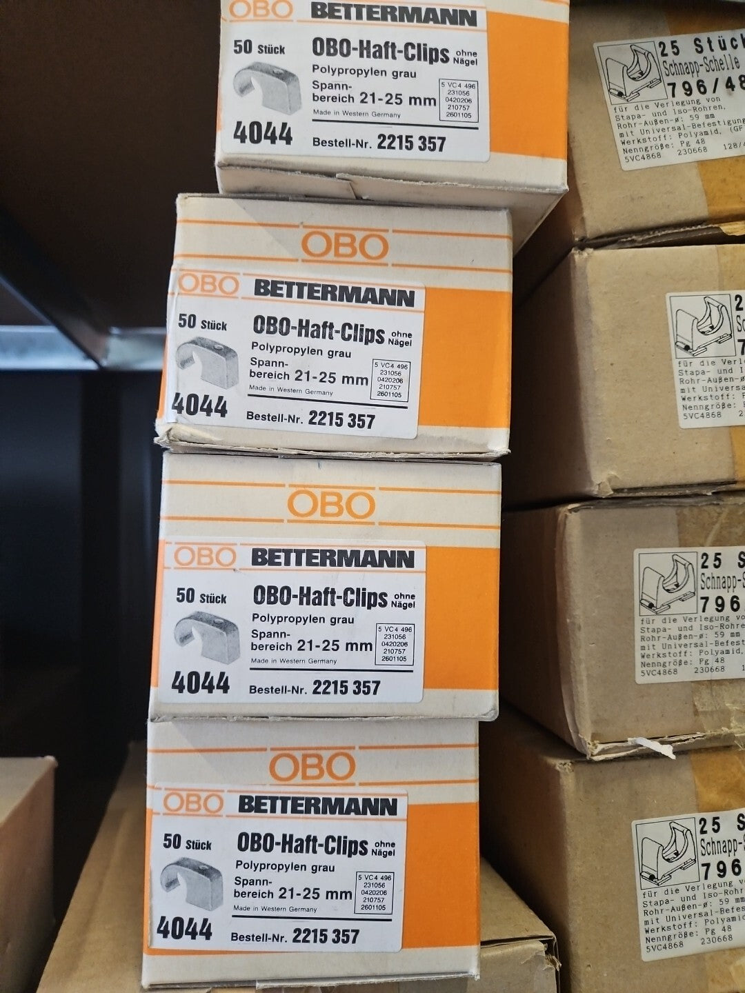 200Stk. OBO Bettermann Haft-Clip ohne Nagel 4044 lichtgrau Nagelschellen 2215357