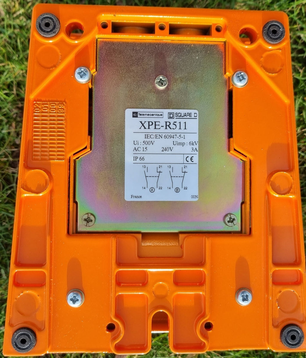 Schneider Electric XPE R511 Fussschalter, Telemechanique Food switch, new neu 