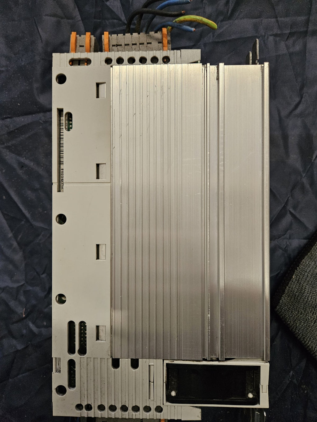 Lenze 8200 vector Inverter Frequenzumrichter E82EV152_2C000 / 1.5kW Refurbished.