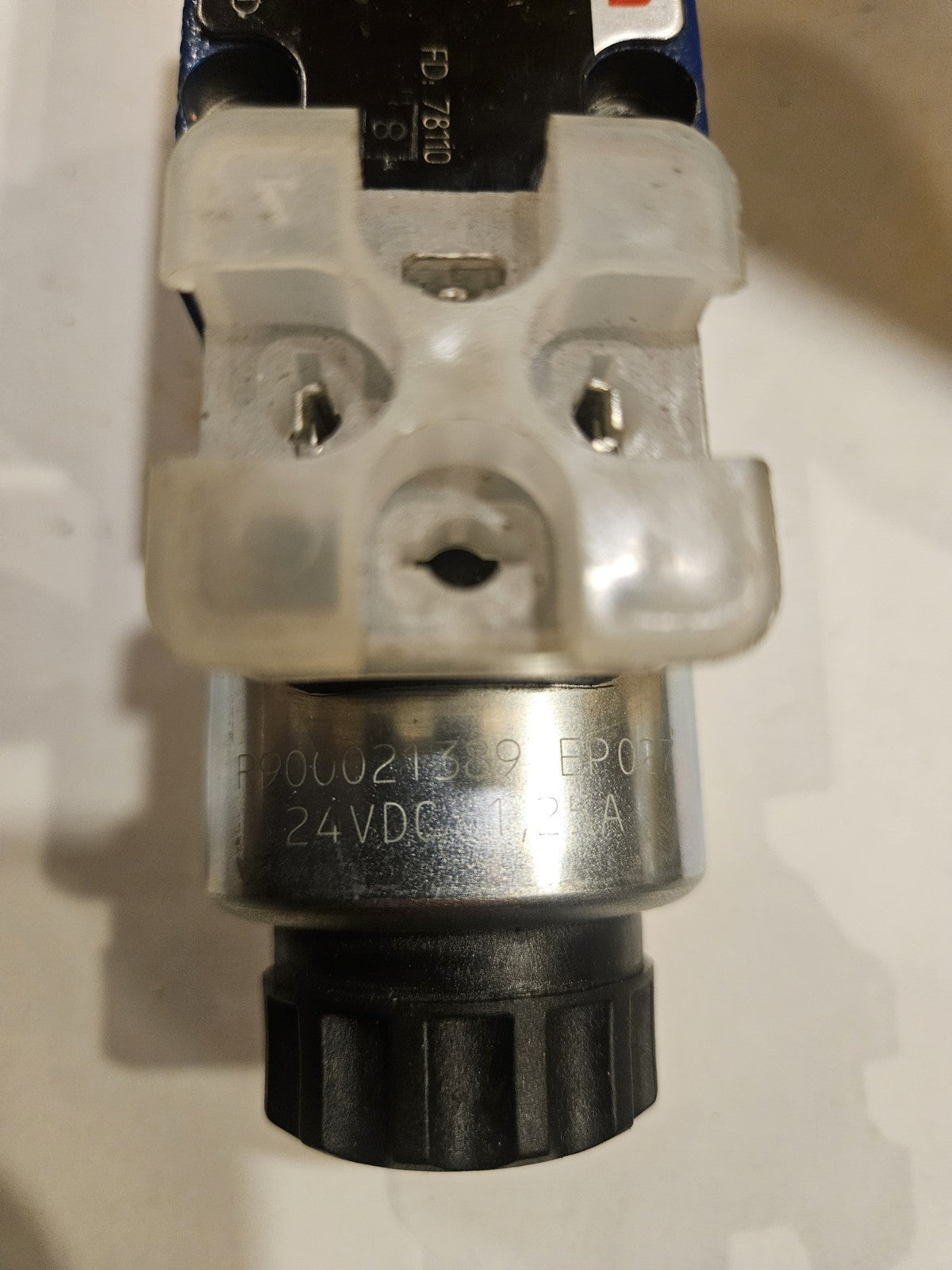 Rexroth R900553670 Wegeventil 4WE 6 HB62/EG24N9K4 mit R90021389 Neu Unused New