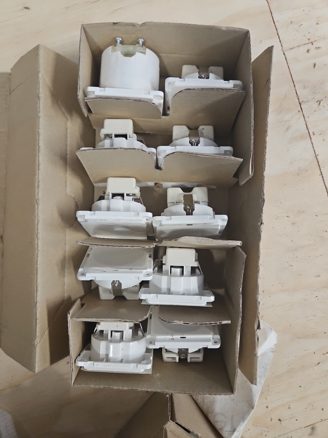 10 x Peha Steckdose D 6711.02 IP20 Abdeckung weiß Stecker Steckdosen 00602011