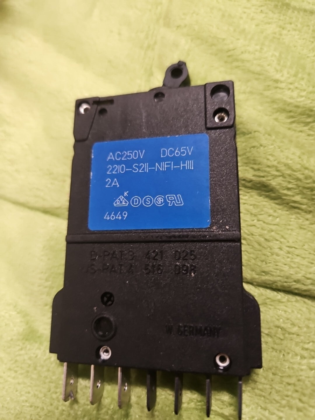 1 x ETA E-T-A Schutzschalter 2210-S211-N1F1-H111 2A Thermischer Schalter Neu,new