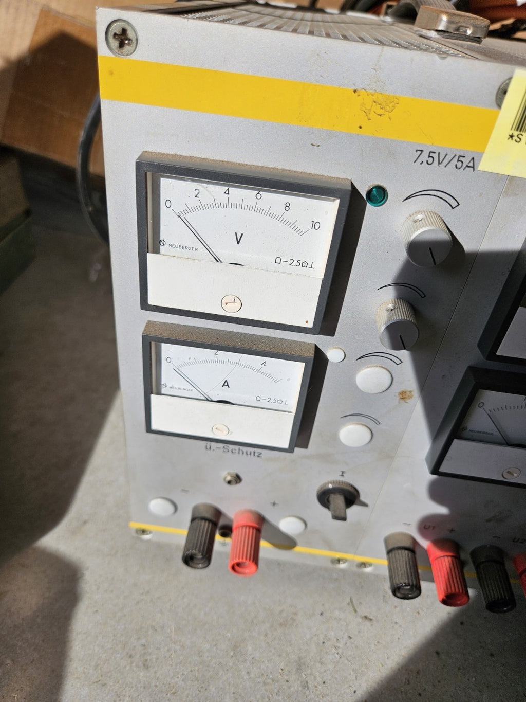 Zentro-Elektrik Typ L7,5/5-2x30/1B, 0-7,5 VDC 2,5A,  2x30 VDC Labornetzgerät Top