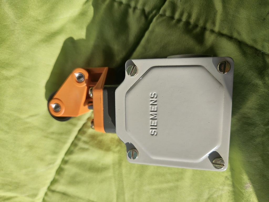 Siemens limit switch 3SE3100-0E 3SE3 100-0E Positionsschalter Neu/Ovp, New 