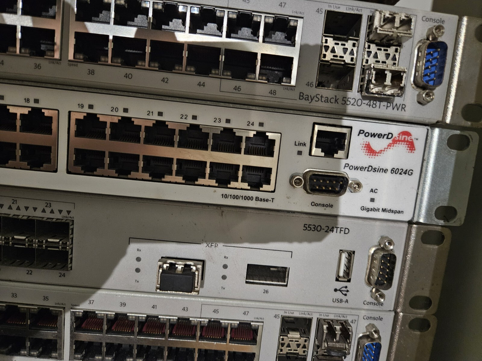 Konvolut 15x Avaya 5530-24TFD 24 und NORTEL Baystack 5520-48T PWR, fully Working