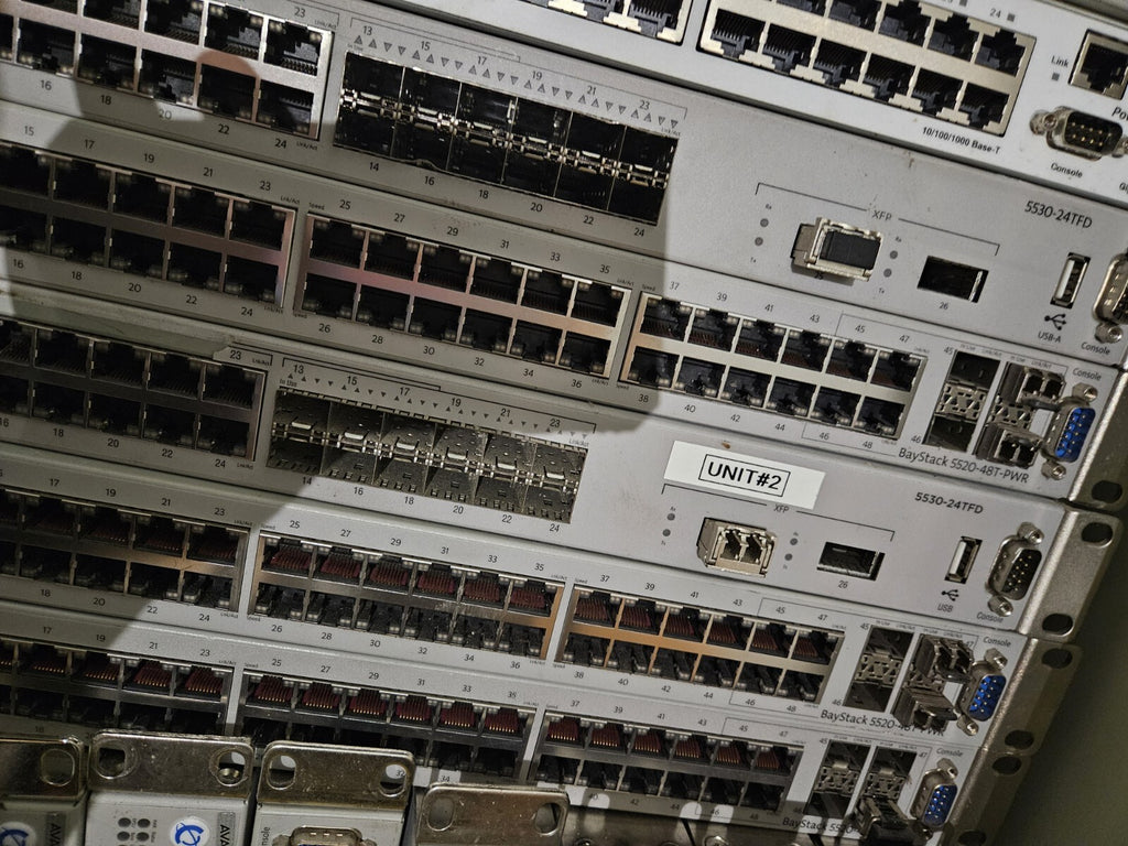 Konvolut 15x Avaya 5530-24TFD 24 und NORTEL Baystack 5520-48T PWR, fully Working