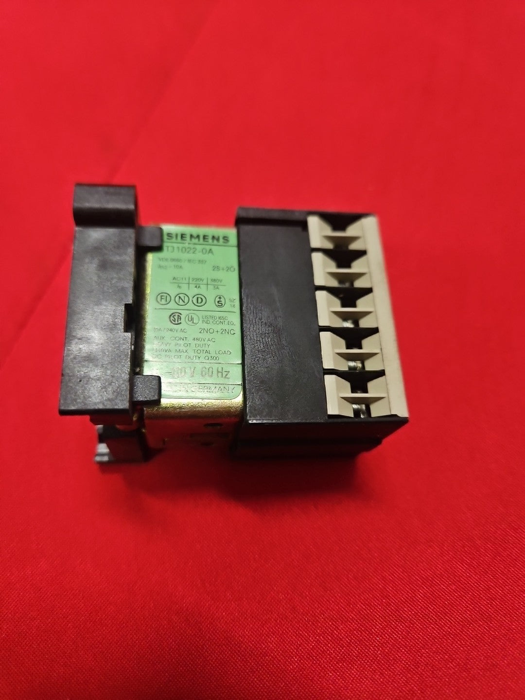 Siemens 3TJ 1002-0A Schütz AC11: 4A/220V, 3A/380V, 10A, 220V 50Hz Neu New Unused
