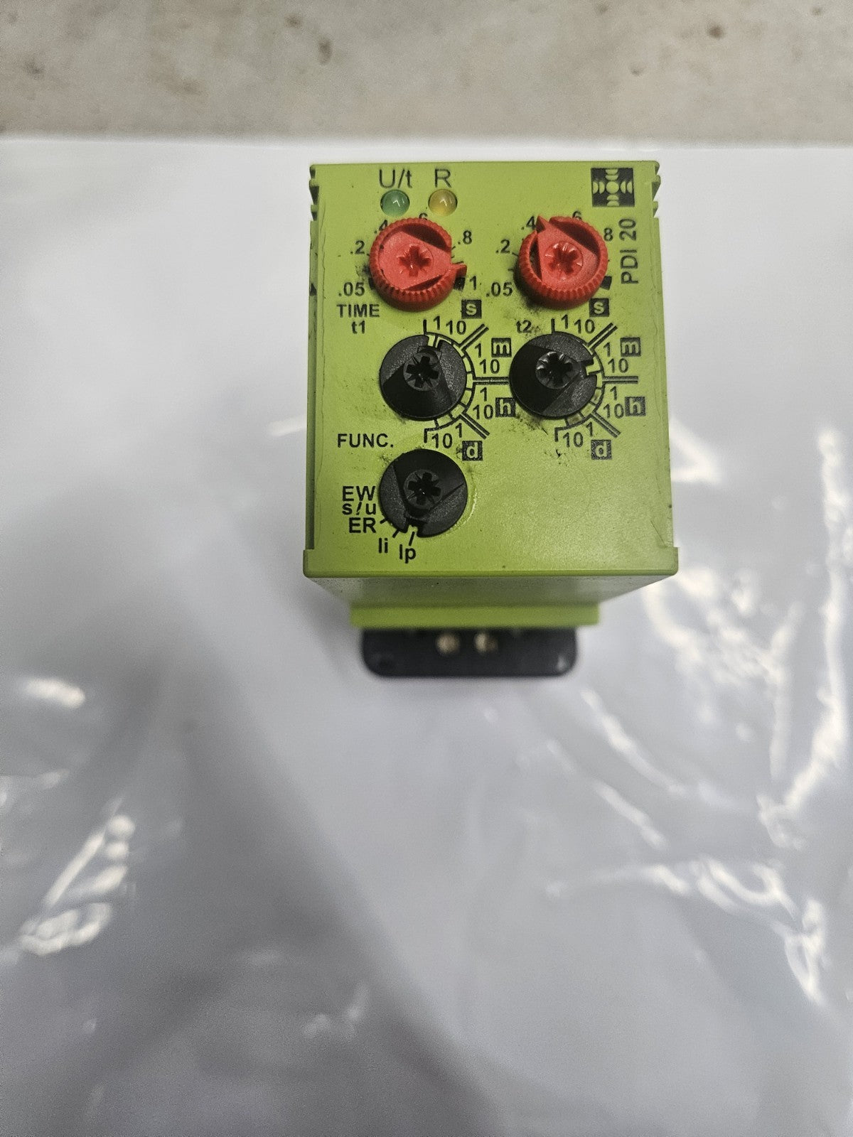 1 x Tele PDI 20 Relais mit R11X Sockel, Neu Unbenutzt, New Unused New Old Stock
