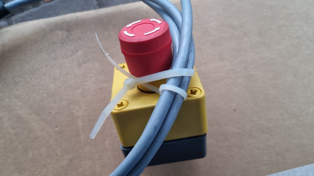 NotAus-Schalter Switch Safety Emergency CNC SPS incl. Cable, neu, new old stock