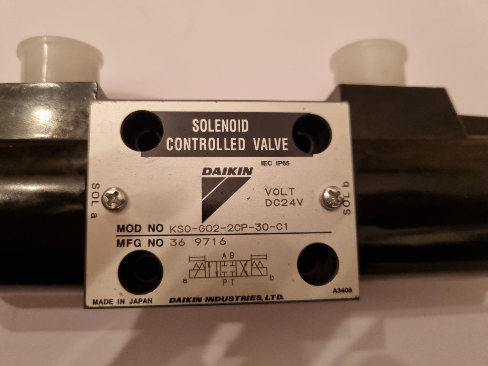 NEW DAIKIN VALVE KS0-G02-2CP-30-01 24VDC Solenoid valve, neu new