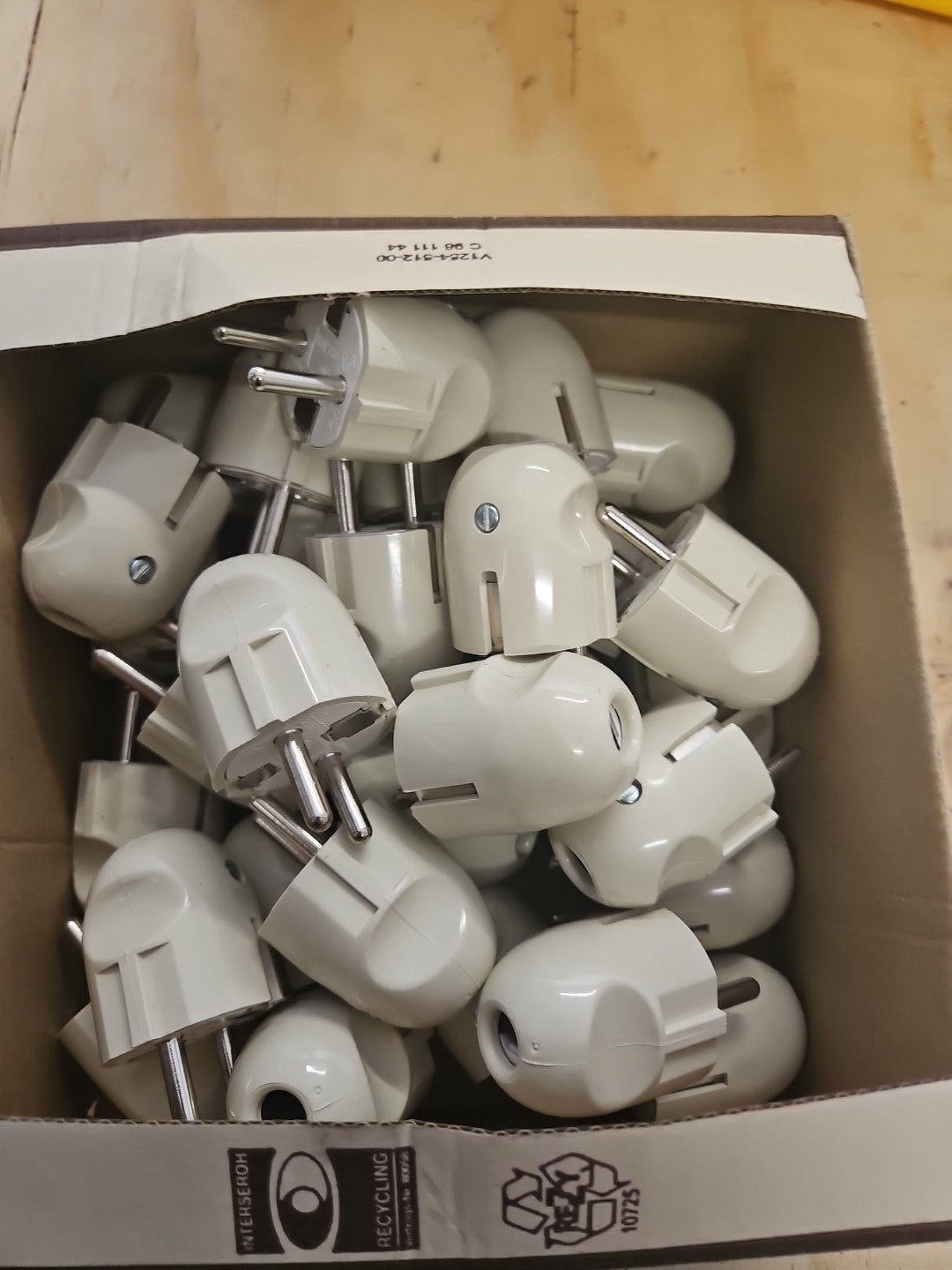 30 x Schuko Stecker bruchgeschützt weiss Merten 122427 - NEU/Ovp Unbenutzt
