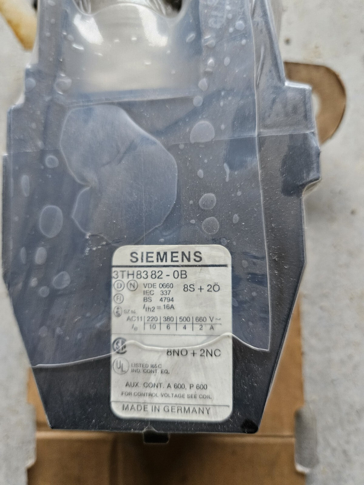 1 x SIEMENS 3TH8382-0BBA SIGUT CONTACTOR, Hilfsschütz New In Box, Neu/ovp,UNUSED