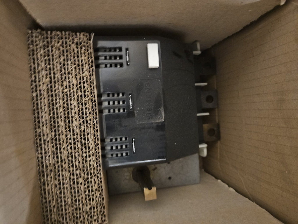 New In Box SIEMENS 3KE4330-0AA Lasttrennschalter, Switch Disconnector, Neu/ovp