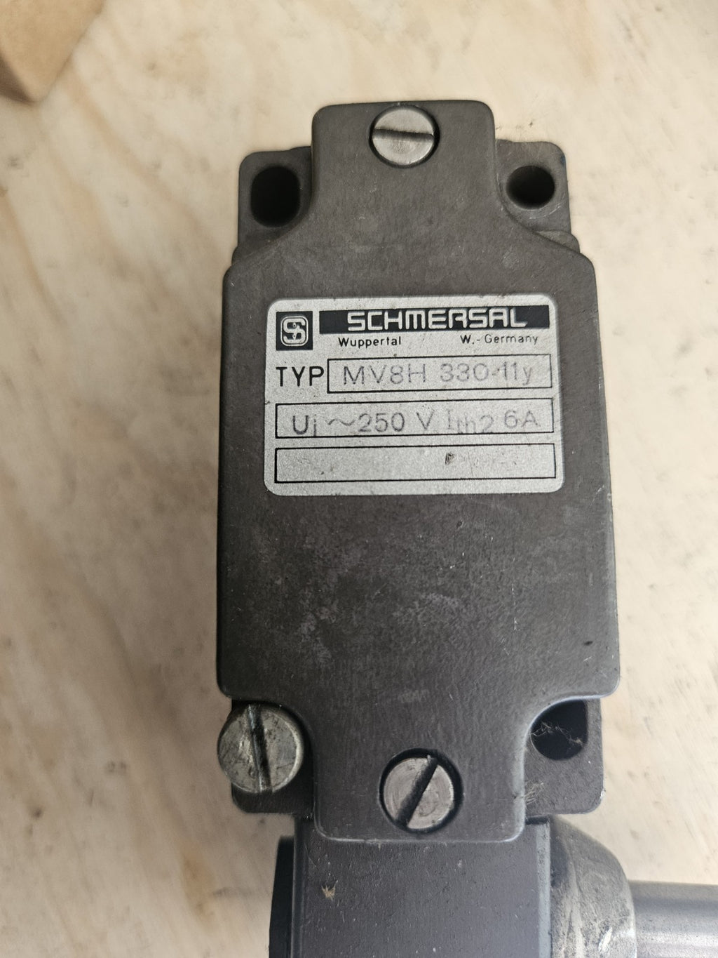 Schmersal Positionsschalter MV8H 330-11Y, 250V Fully Working Tested Endschalter 