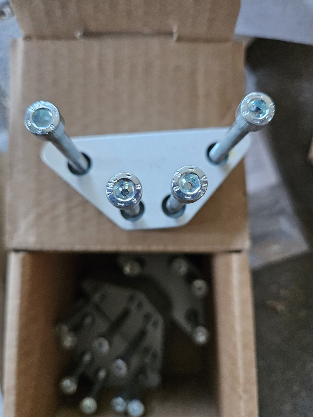 Montech EV-3-40 Corner-Pieces Pre-Assembled Pack of 4 New In Box 59296N 195860