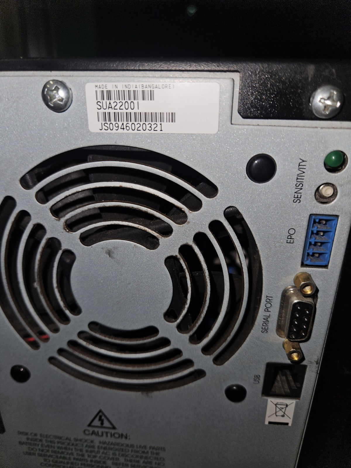 APC SMART-UPS 2200VA 1980W 120V 20A SUA2200 inkl Batterien, Tested Working