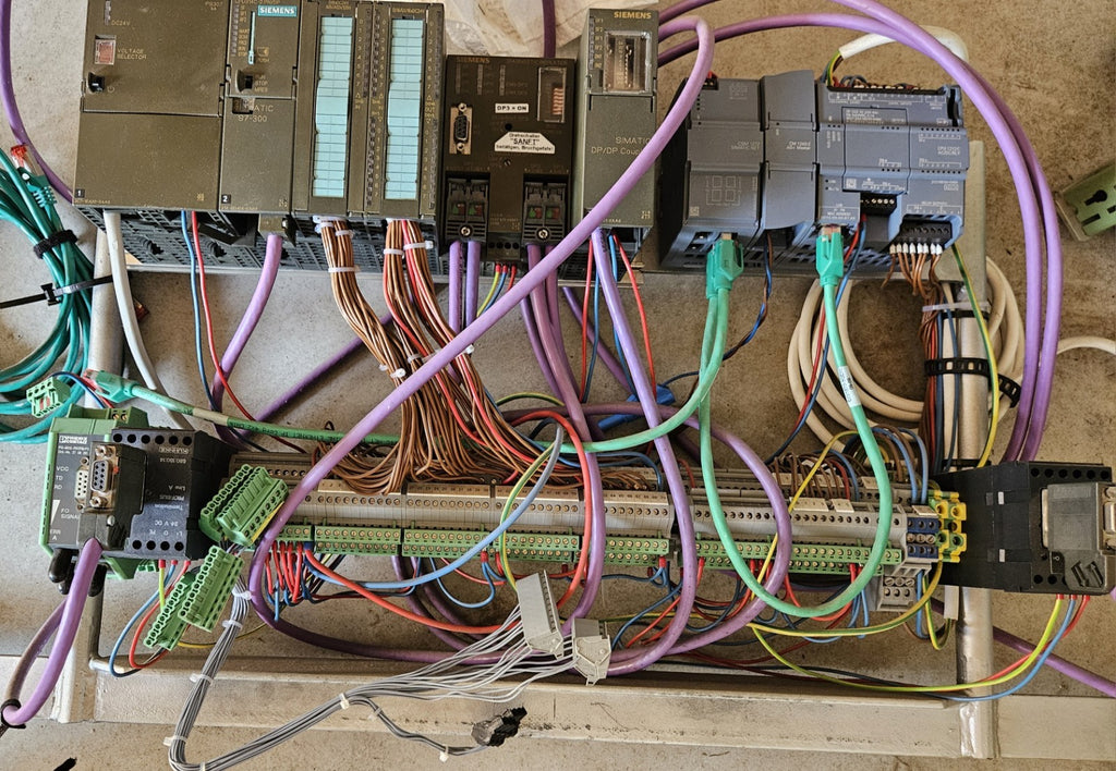 Versuchsaufbau mit Siemens Simatic S7-300 314C-2PN/DP CPU, Coupler, Repeater u.a