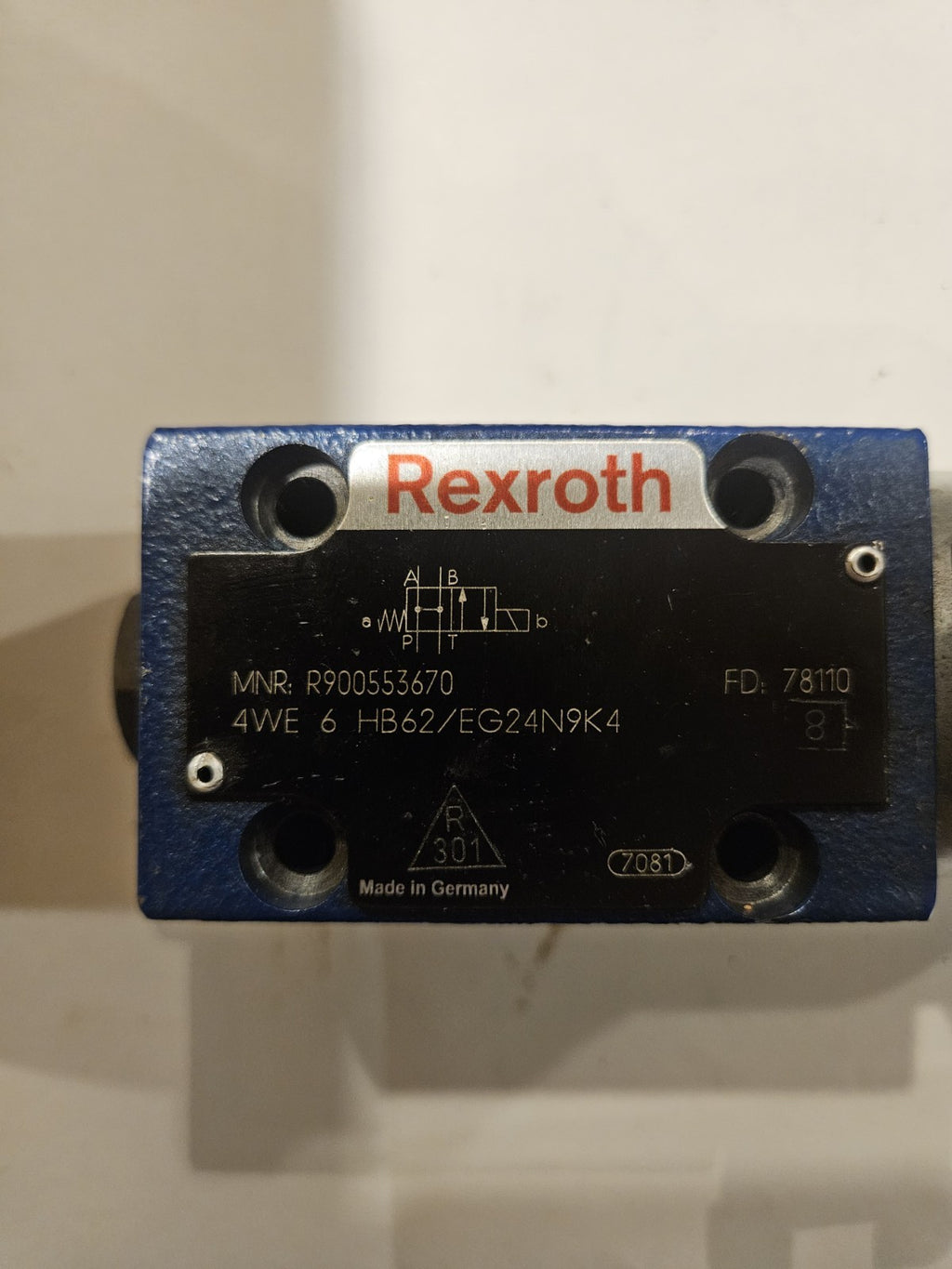 Rexroth R900553670 Wegeventil 4WE 6 HB62/EG24N9K4 mit R90021389 Neu Unused New