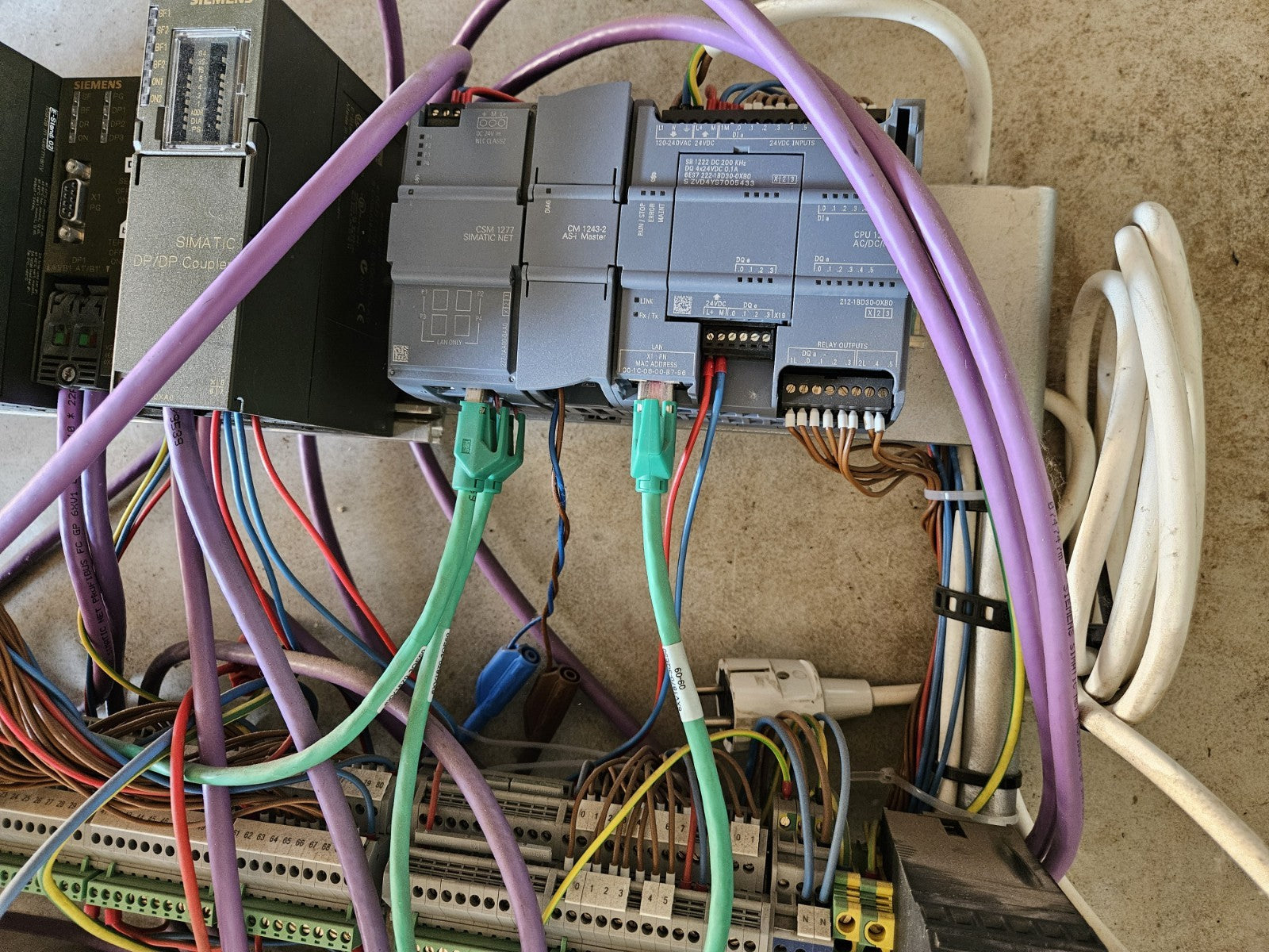 Versuchsaufbau mit Siemens Simatic S7-300 314C-2PN/DP CPU, Coupler, Repeater u.a