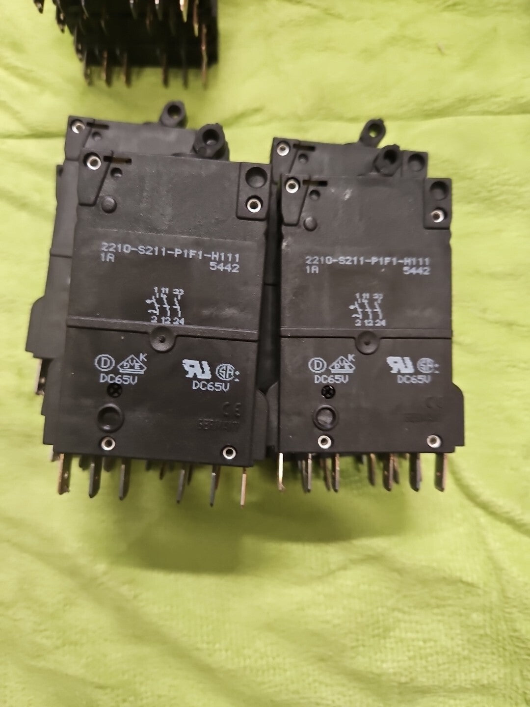 1 x ETA E-T-A Schutzschalter 2210-S211-P1F1-H111 1A Therm.Schalter Neu Unbenutzt