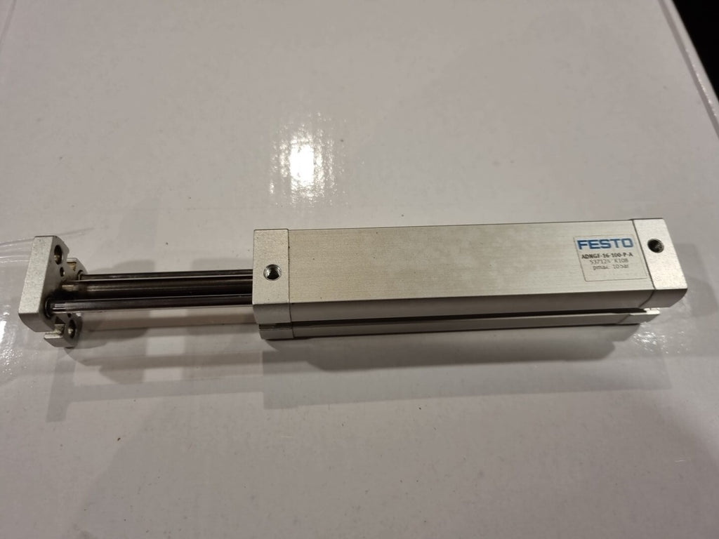 Festo ADNGF-16-100-P-A 537124 Kompaktzylinder, wie neu!