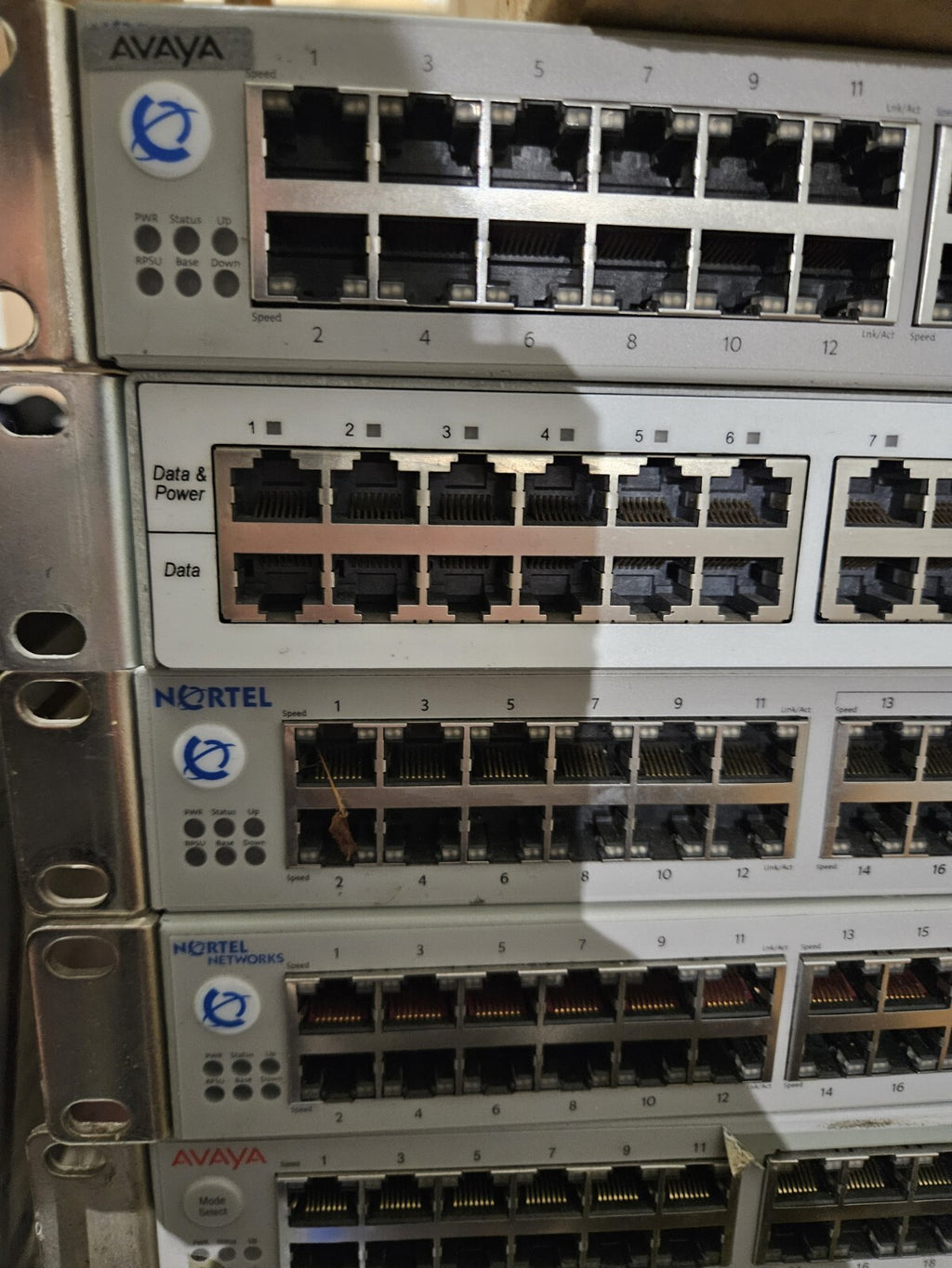Konvolut 15x Avaya 5530-24TFD 24 und NORTEL Baystack 5520-48T PWR, fully Working
