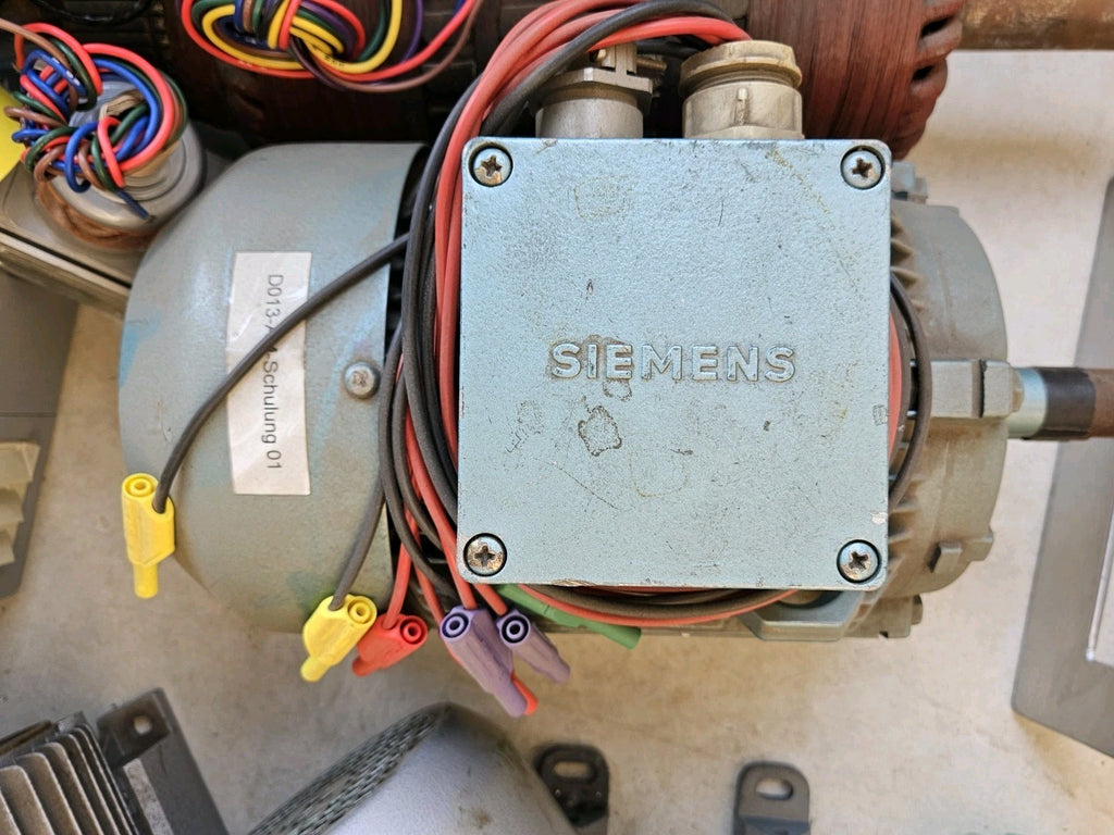 Siemens 1LA5106-4AA70-Z MOTOR, 440V 2,55KW, 7G83 7511 01 002 Fully Working