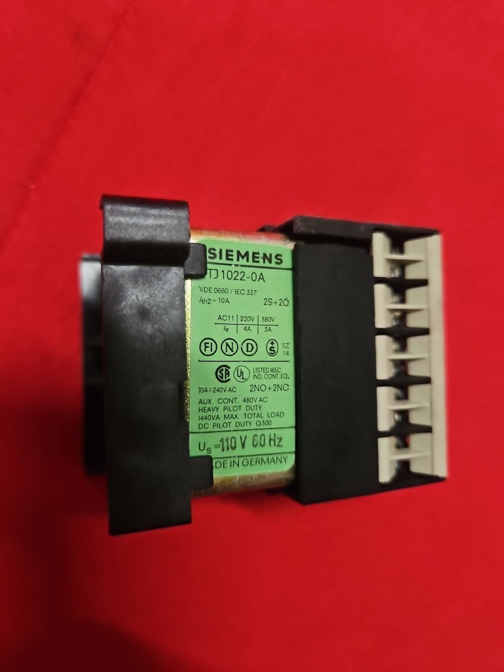 Siemens 3TJ 1002-0A Schütz AC11: 4A/220V, 3A/380V, 10A, 220V 50Hz Neu New Unused