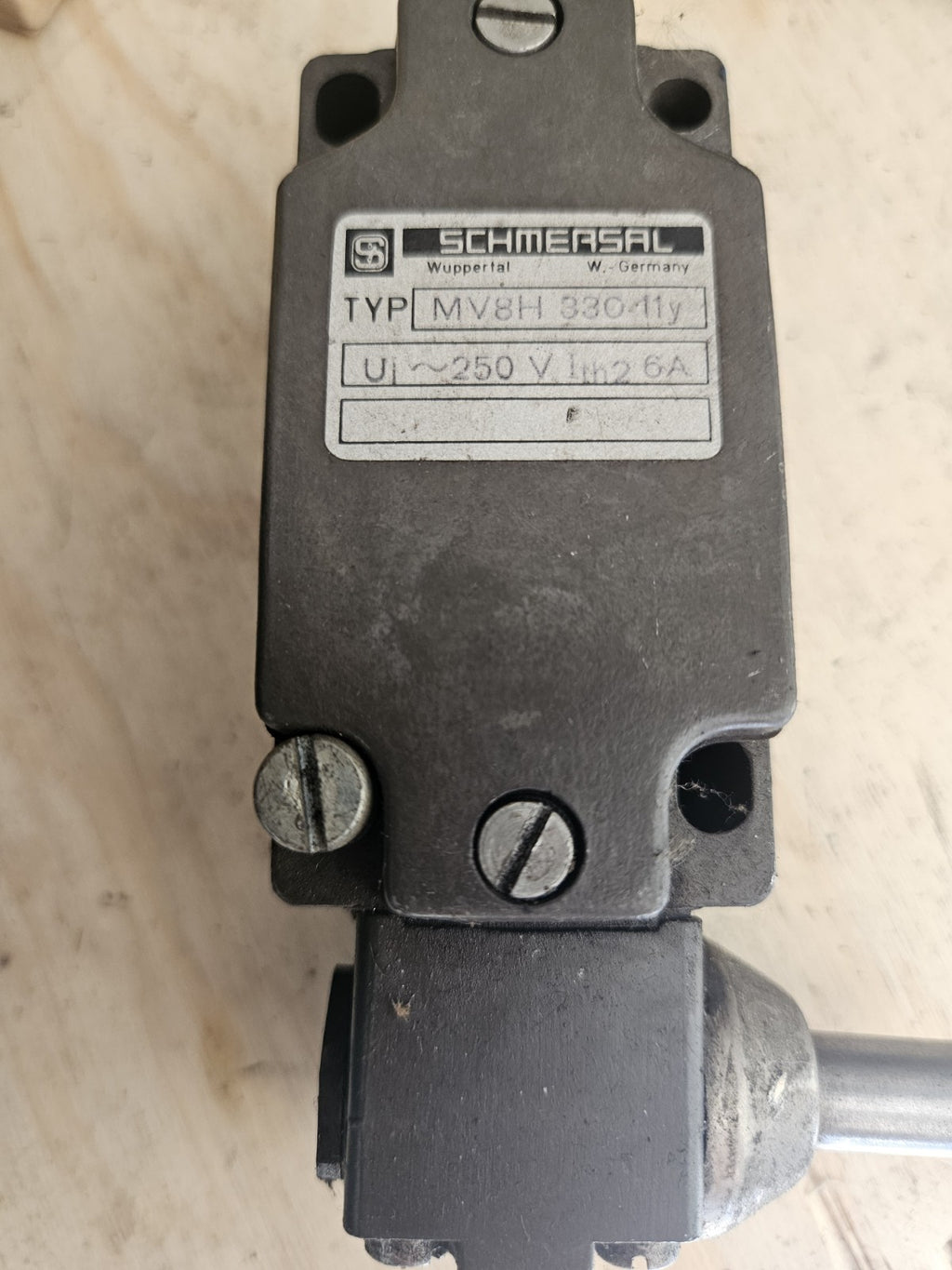 Schmersal Positionsschalter MV8H 330-11Y, 250V Fully Working Tested Endschalter 