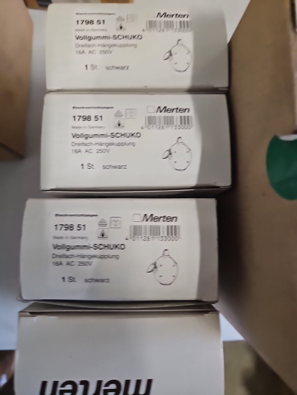 Merten 179851 Vollgummi-Schuko-Dreifach-Hängekupplung | schwarz | 16A, AC 250V