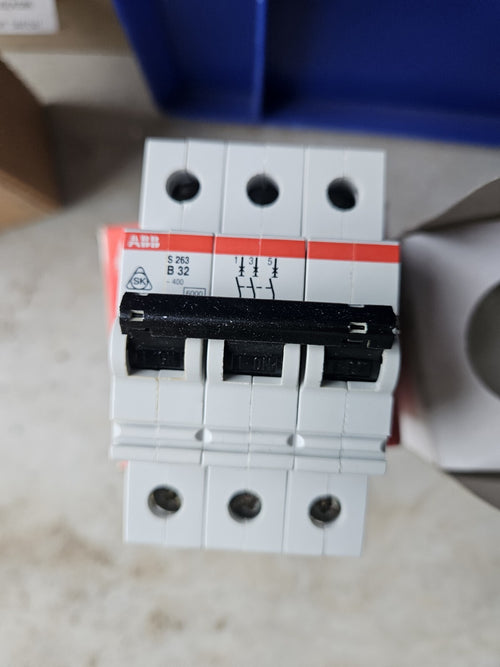 ABB S263 B25A GHS2630001R0255 Sicherungsautomat B25 Leitungsschutzschalter 3-pol
