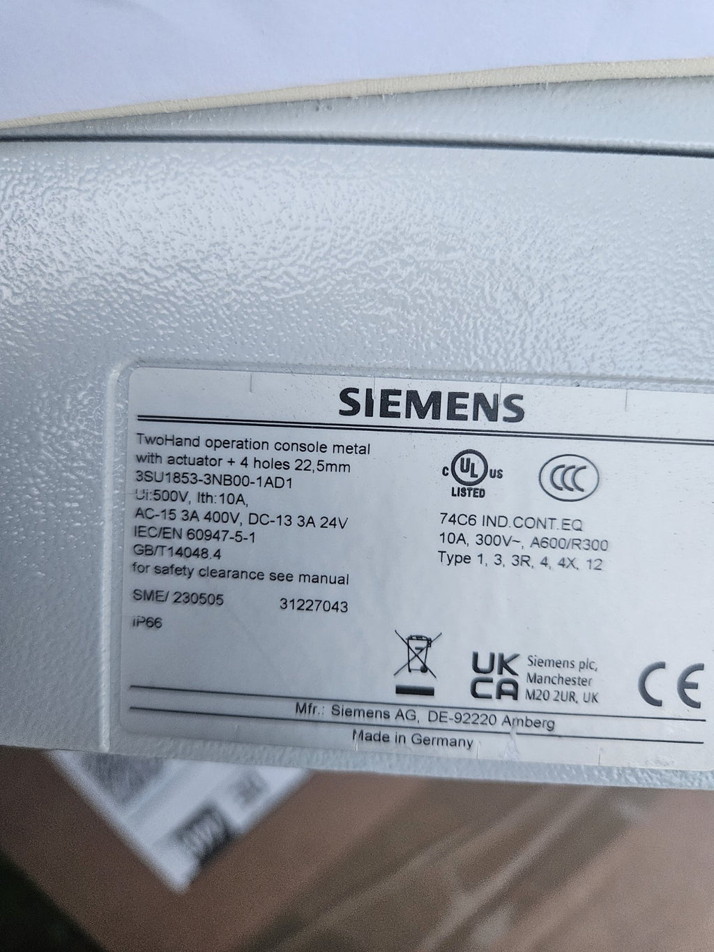 Siemens Dig.Industr. Zweihand-Bedienpult 3SU1853-3NB00-1AD1 Zweihandpult Neu NEW