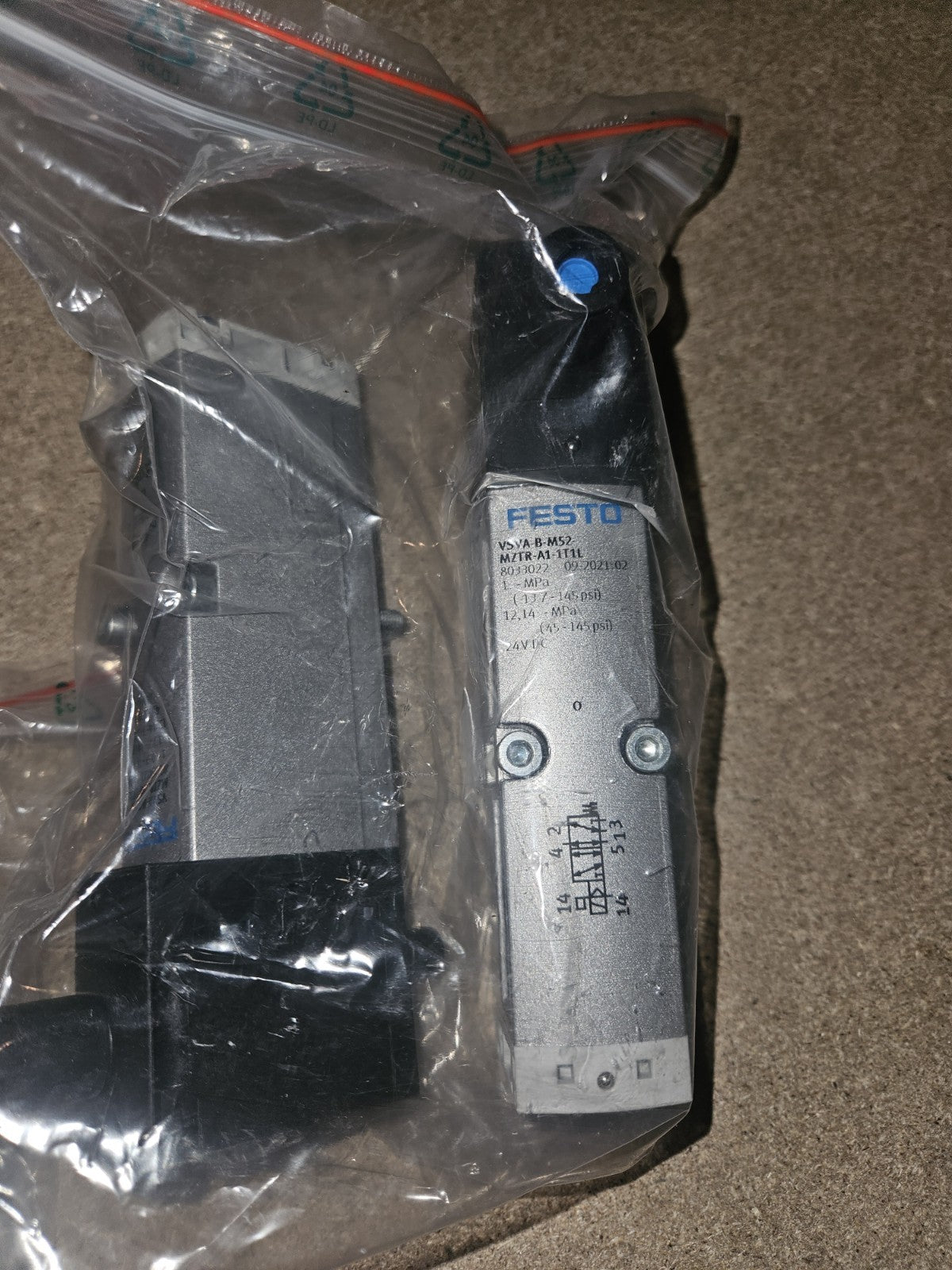 FESTO VSVA-B-M52-MZTR-A1-1T1L 8033022, Solenoid Valve, Neu New Unused sealed