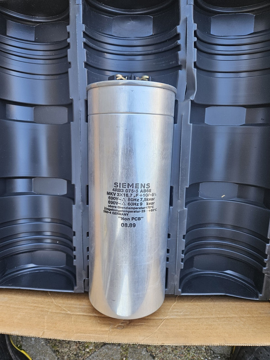 Siemens 4RB3-075-5  AB68 Capacitor,7,5KW,MKV 3x16,7UF, +10%, 690V Neu NOS, New